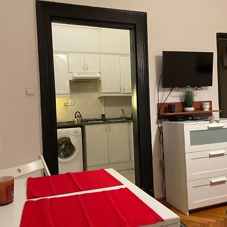 Feel Like Home - Cozy Downtwon Studio For 2 Budapest Exteriör bild