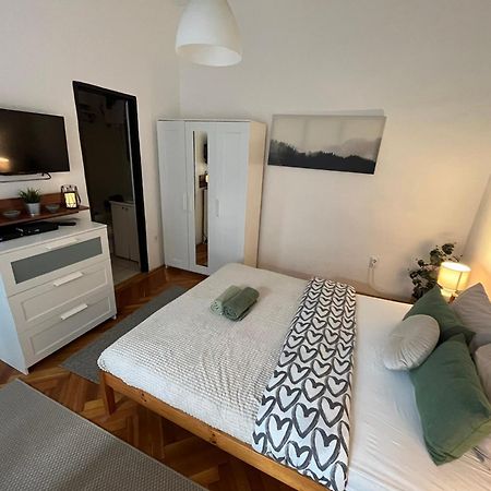Feel Like Home - Cozy Downtwon Studio For 2 Budapest Exteriör bild