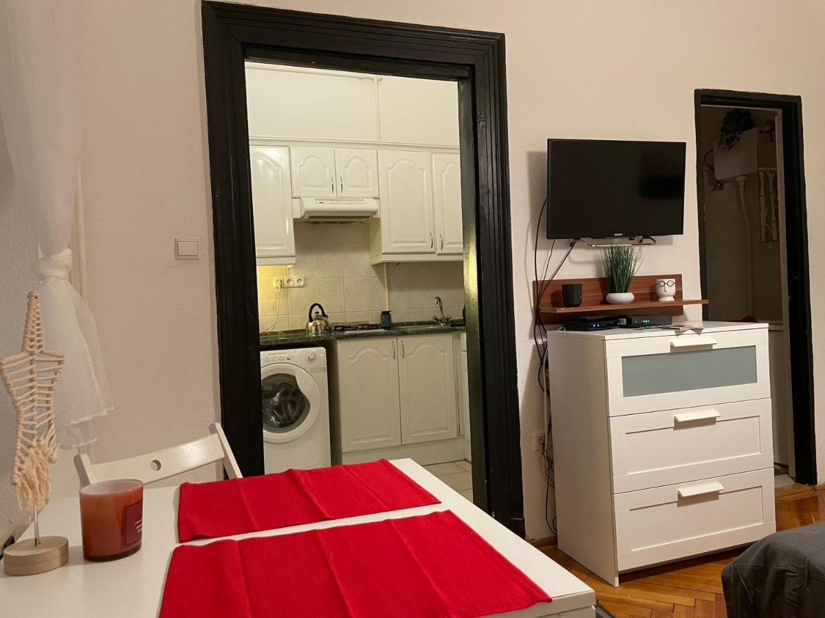 Feel Like Home - Cozy Downtwon Studio For 2 Budapest Exteriör bild