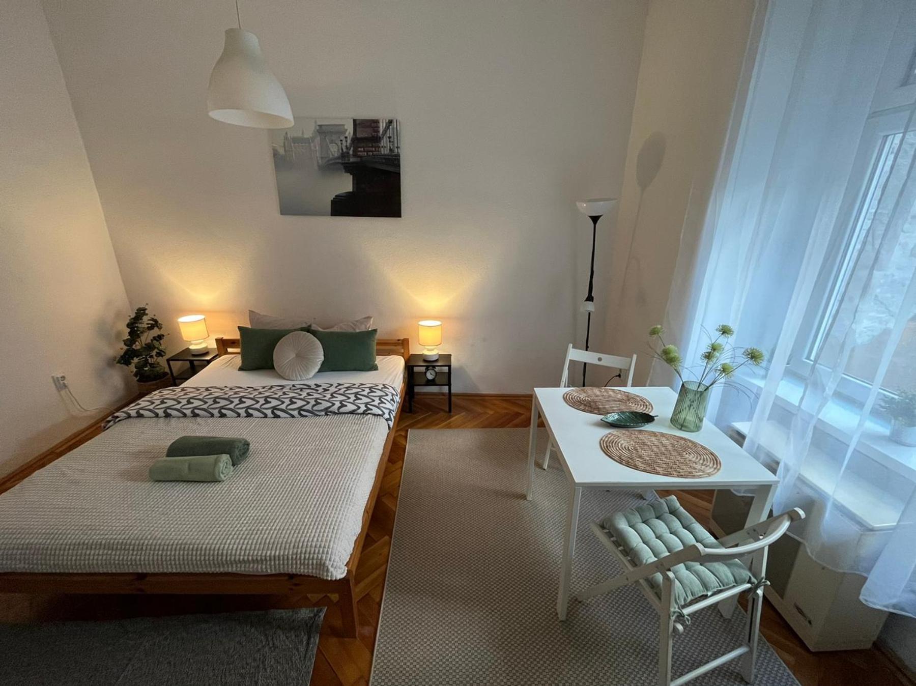 Feel Like Home - Cozy Downtwon Studio For 2 Budapest Exteriör bild